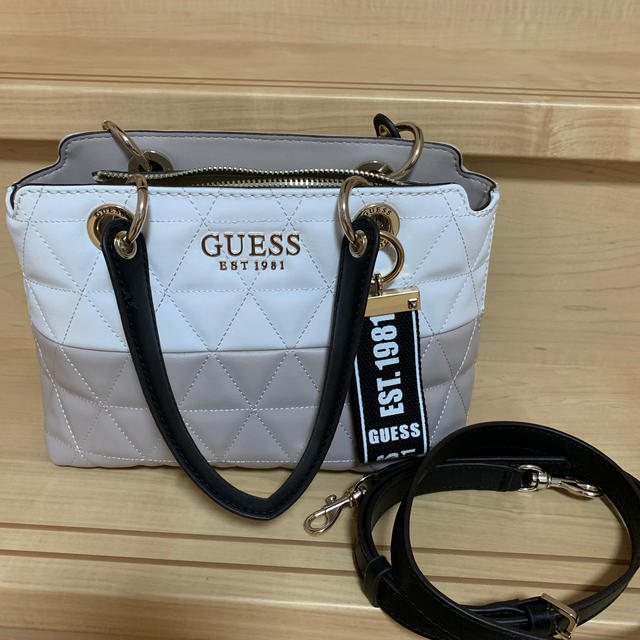 GUESS(ゲス)のGUESS バック レディースのバッグ(ハンドバッグ)の商品写真