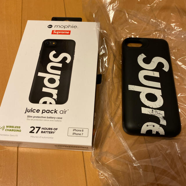 Supreme(シュプリーム)のiPhone8 シュプリーム モバイルバッテリー　ブラック スマホ/家電/カメラのスマートフォン/携帯電話(バッテリー/充電器)の商品写真