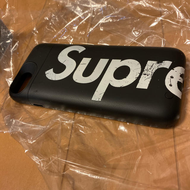 Supreme(シュプリーム)のiPhone8 シュプリーム モバイルバッテリー　ブラック スマホ/家電/カメラのスマートフォン/携帯電話(バッテリー/充電器)の商品写真