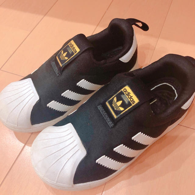 adidas(アディダス)のアディダス靴 キッズ/ベビー/マタニティのキッズ靴/シューズ(15cm~)(スニーカー)の商品写真