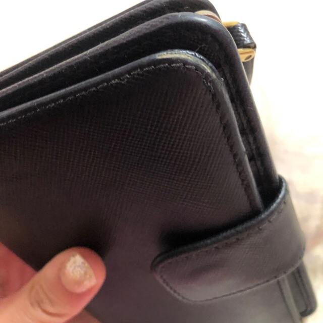 PRADA(プラダ)のPRADA 財布 プラダ サフィアーノ 二つ折り財布 ブラック 中古 レディースのファッション小物(財布)の商品写真