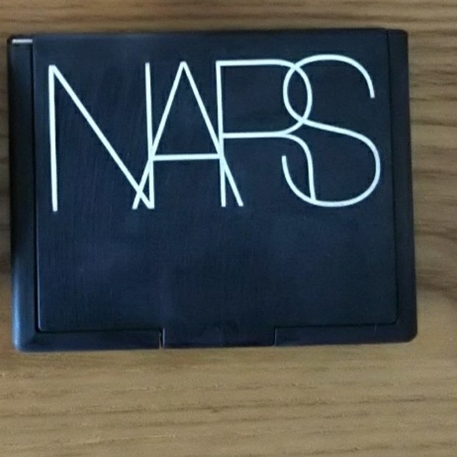NARS(ナーズ)のNARS リフ粉 1412 コスメ/美容のベースメイク/化粧品(フェイスパウダー)の商品写真