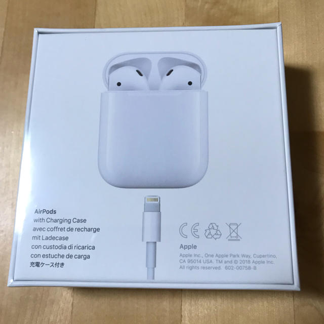 Apple(アップル)のAirPods2（第2世代）MV7N2J/A 新品未開封正規品 スマホ/家電/カメラのオーディオ機器(ヘッドフォン/イヤフォン)の商品写真