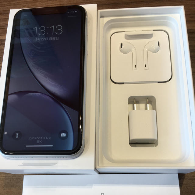 iPhone XR 64GB WHITE 未使用品