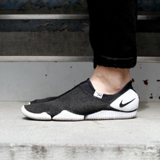 ナイキ(NIKE)の
定8640円!80sデザイン!ナイキアクアソック360新品モックシューズ黒25(スニーカー)