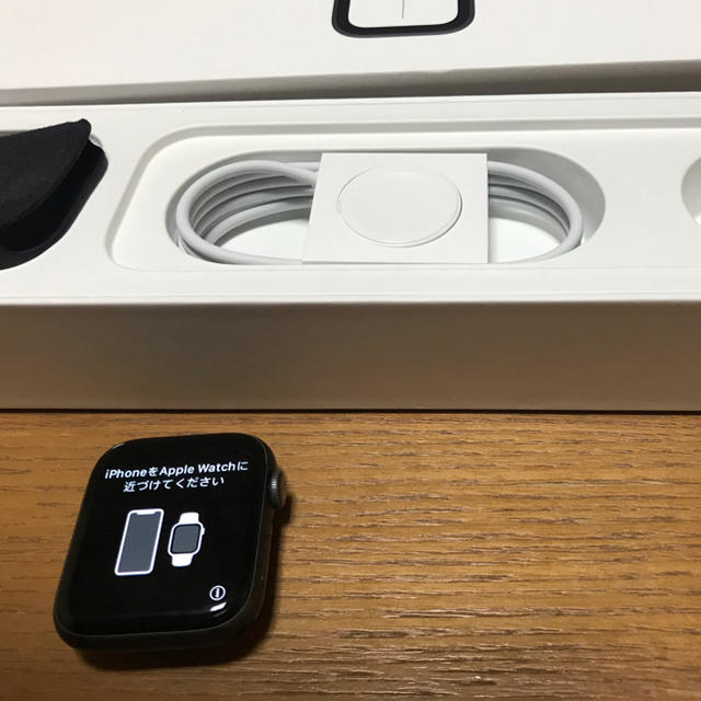 Apple Watch(アップルウォッチ)のapple Watch series4 GPSモデル 44mm　美品 スマホ/家電/カメラのスマートフォン/携帯電話(スマートフォン本体)の商品写真