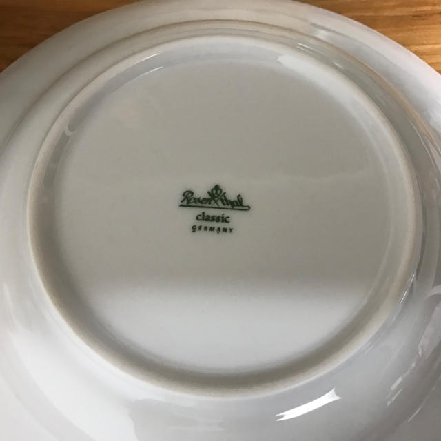 Rosenthal(ローゼンタール)のローゼンタールクラシック 白 お皿 2枚 23cm ホワイト シンプル金ロゴ インテリア/住まい/日用品のキッチン/食器(食器)の商品写真