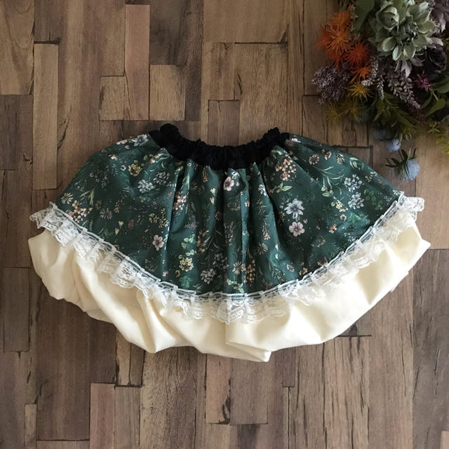 ふわふわお姫様のスカート 小花柄　グリーン キッズ/ベビー/マタニティのキッズ服女の子用(90cm~)(スカート)の商品写真