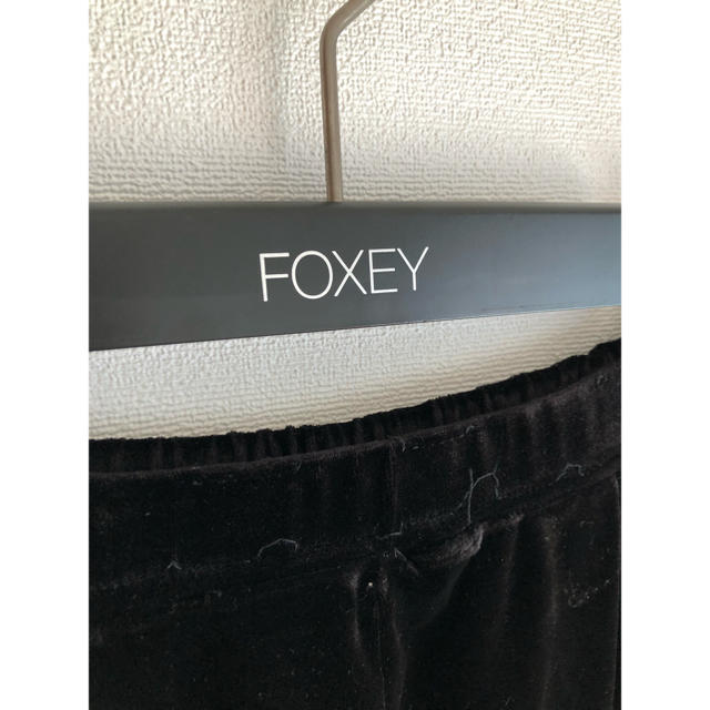 FOXEY(フォクシー)のFOXEYラインストーン付ベロアワイドパンツ黒 レディースのパンツ(カジュアルパンツ)の商品写真