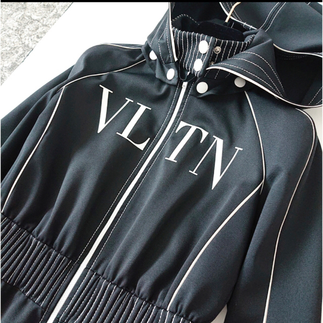 VALENTINO - 新作 VALENTINO VLTN テクノジャージー コートワンピース 36美品の通販 by momo's shop