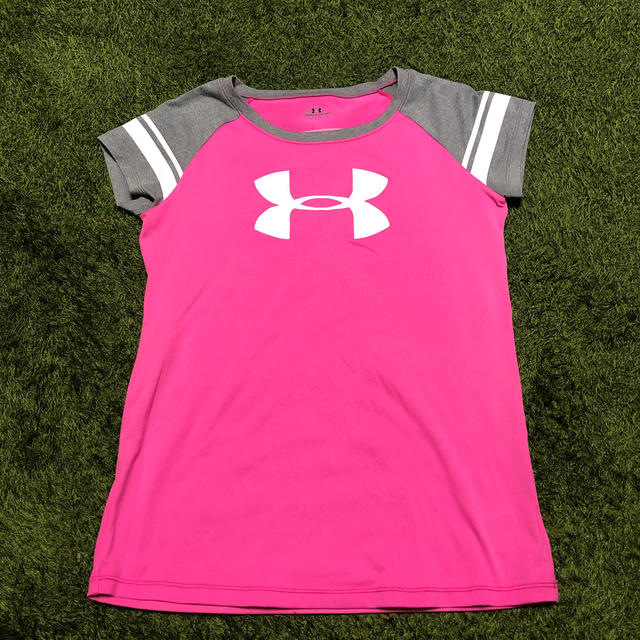 UNDER ARMOUR(アンダーアーマー)の☆アンダーアーマー☆半袖Ｔシャツ、YMD キッズ/ベビー/マタニティのキッズ服女の子用(90cm~)(Tシャツ/カットソー)の商品写真