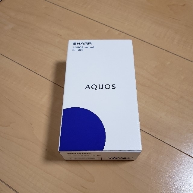 AQUOS(アクオス)の新品未開封　AQUOS sense2 SH-M08 ホワイトシルバー&ブラック スマホ/家電/カメラのスマートフォン/携帯電話(スマートフォン本体)の商品写真