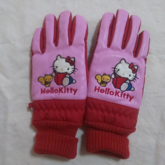 ハローキティ(ハローキティ)の女児 手袋 5ー6才ハローキティ 赤×ピンク   キッズ/ベビー/マタニティのこども用ファッション小物(手袋)の商品写真