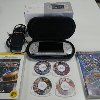 ソニー(SONY)のPSP-3000 シルバー　バッテリーレス　ケース＆ソフトセット(携帯用ゲーム機本体)