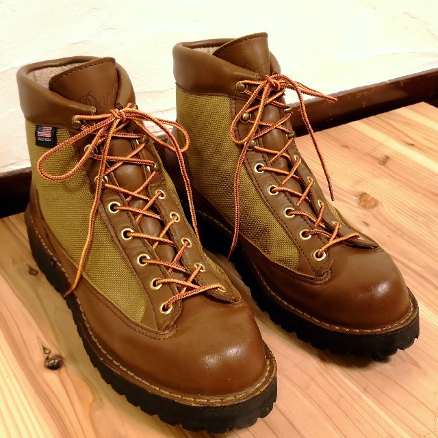 Danner(ダナー)のDannerダナーライト 30420X US8 26cm 26.5cm 横タグ メンズの靴/シューズ(ブーツ)の商品写真