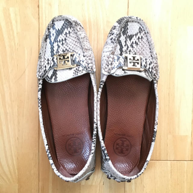 Tory Burch(トリーバーチ)のtory burch トリーバーチ パイソン ドライバーシューズ Python レディースの靴/シューズ(スリッポン/モカシン)の商品写真