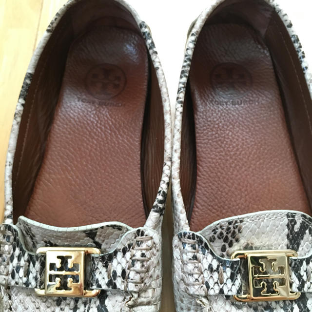 Tory Burch(トリーバーチ)のtory burch トリーバーチ パイソン ドライバーシューズ Python レディースの靴/シューズ(スリッポン/モカシン)の商品写真