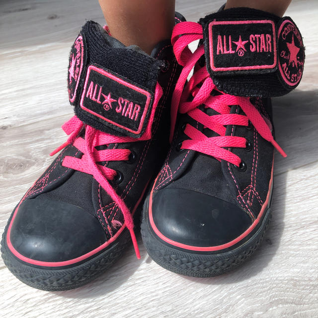 CONVERSE(コンバース)のコンバース オールスター 20㎝ ブラック ピンク キッズ/ベビー/マタニティのキッズ靴/シューズ(15cm~)(スニーカー)の商品写真