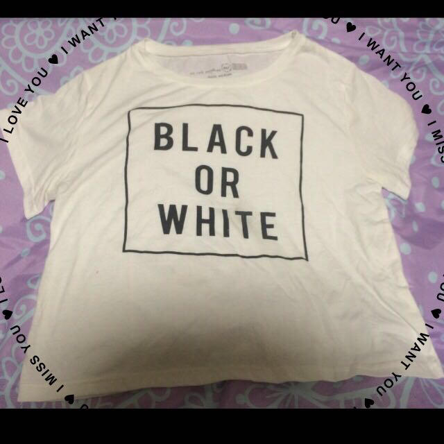 GRL(グレイル)の白ロゴショート丈Tシャツ レディースのトップス(Tシャツ(半袖/袖なし))の商品写真