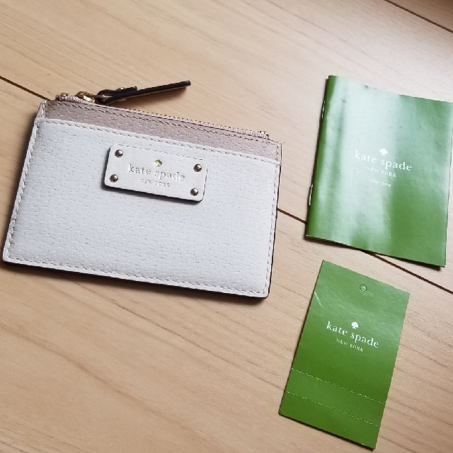 kate spade new york(ケイトスペードニューヨーク)の◎新品送料込/kate spade/バイカラー/パスケース/コインケース レディースのファッション小物(名刺入れ/定期入れ)の商品写真