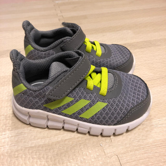 adidas(アディダス)のadidas スニーカー キッズ/ベビー/マタニティのベビー靴/シューズ(~14cm)(スニーカー)の商品写真