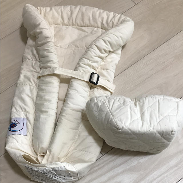 Ergobaby(エルゴベビー)のエルゴインサート eーmama様専用 キッズ/ベビー/マタニティの外出/移動用品(抱っこひも/おんぶひも)の商品写真