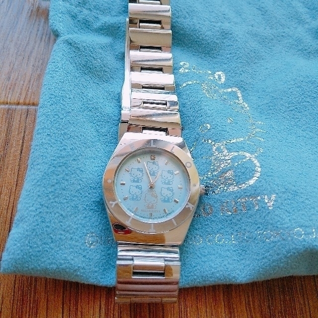ミレニアム ハローキティ 腕時計 2000年記念限定物 | フリマアプリ ラクマ