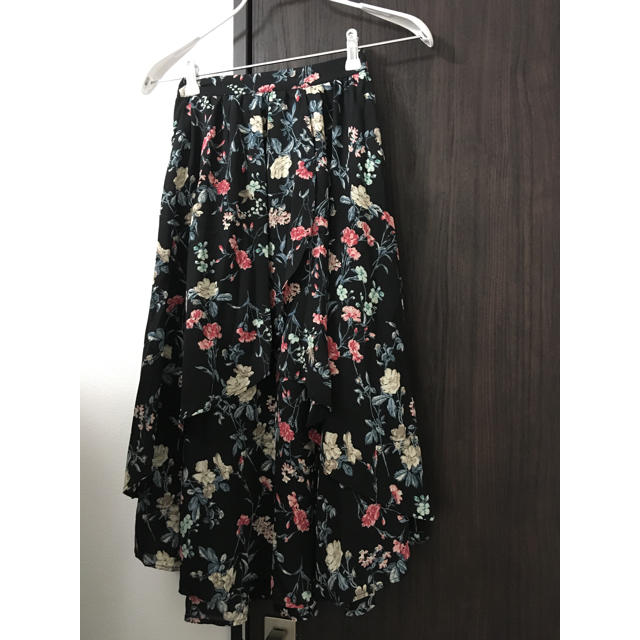 MISCH MASCH(ミッシュマッシュ)のミッシュマッシュ スカート 花柄 ブラック レディースのスカート(ロングスカート)の商品写真