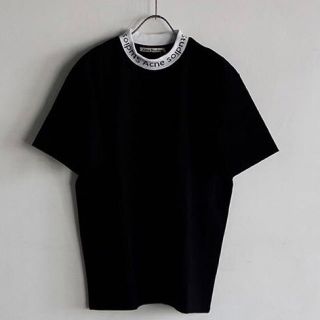 アクネ(ACNE)の美品　ACNE エディション別注モックネック ロゴTシャツ(Tシャツ(半袖/袖なし))