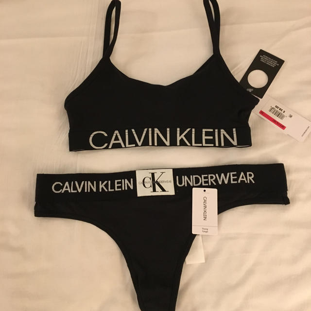 Calvin Klein(カルバンクライン)のカルバンクライン  ブラトップ&tショーツ レディースの下着/アンダーウェア(ブラ&ショーツセット)の商品写真