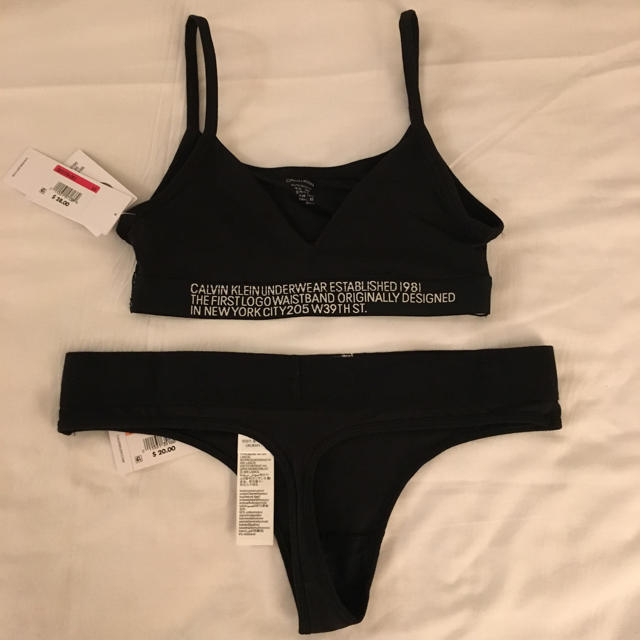 Calvin Klein(カルバンクライン)のカルバンクライン  ブラトップ&tショーツ レディースの下着/アンダーウェア(ブラ&ショーツセット)の商品写真