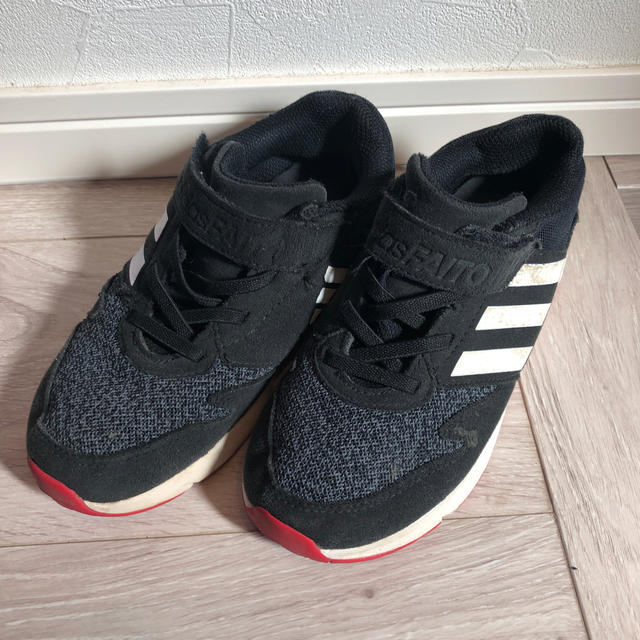 adidas(アディダス)のadidas スニーカー 18.5㎝ キッズ/ベビー/マタニティのキッズ靴/シューズ(15cm~)(スニーカー)の商品写真