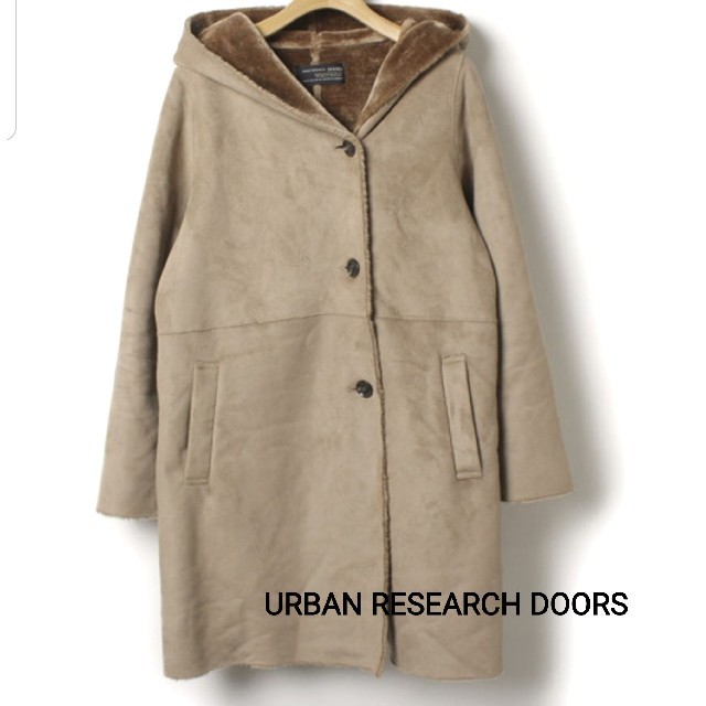 URBAN RESEARCH DOORS(アーバンリサーチドアーズ)のURBAN RESEARCH DOORS 美品 ムートンコート ベージュ レディースのジャケット/アウター(ムートンコート)の商品写真