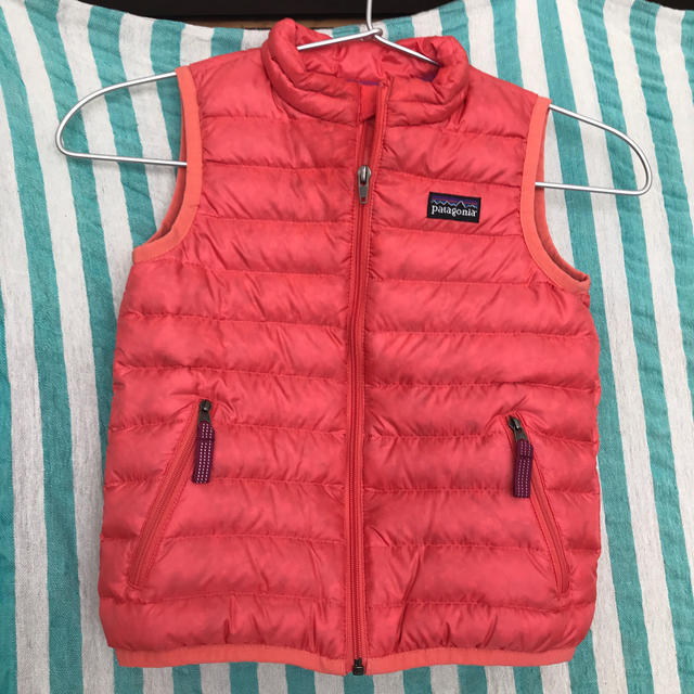 patagonia(パタゴニア)のパタゴニア ダウンベスト 3T キッズ/ベビー/マタニティのキッズ服女の子用(90cm~)(ジャケット/上着)の商品写真