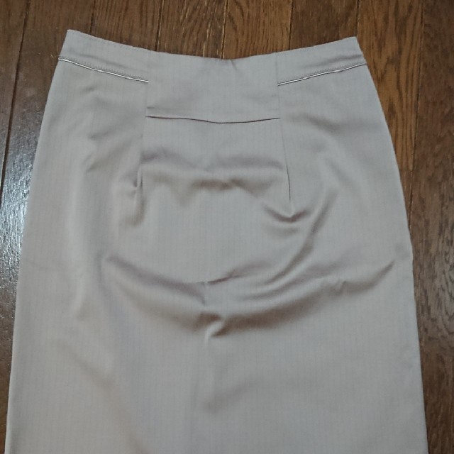 JOSEPH(ジョゼフ)のJOSEPH 光沢シャンパンベージュスカート レディースのスカート(ひざ丈スカート)の商品写真
