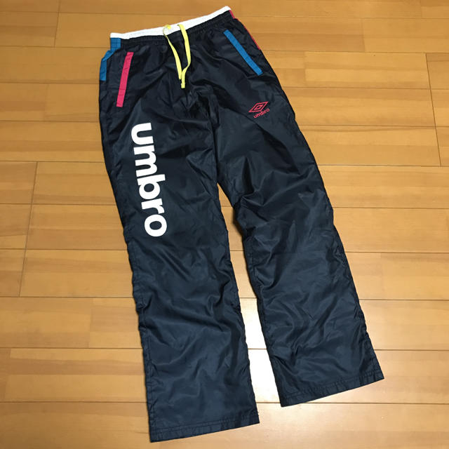 UMBRO(アンブロ)のアンブロ Sサイズ 暖か シャカシャカ パンツ スポーツ観戦 防寒 スポーツ/アウトドアのスポーツ/アウトドア その他(その他)の商品写真