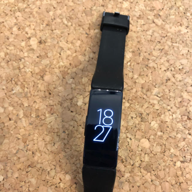 fitfit(フィットフィット)のfitbit inspire hr スマホ/家電/カメラのスマートフォン/携帯電話(その他)の商品写真