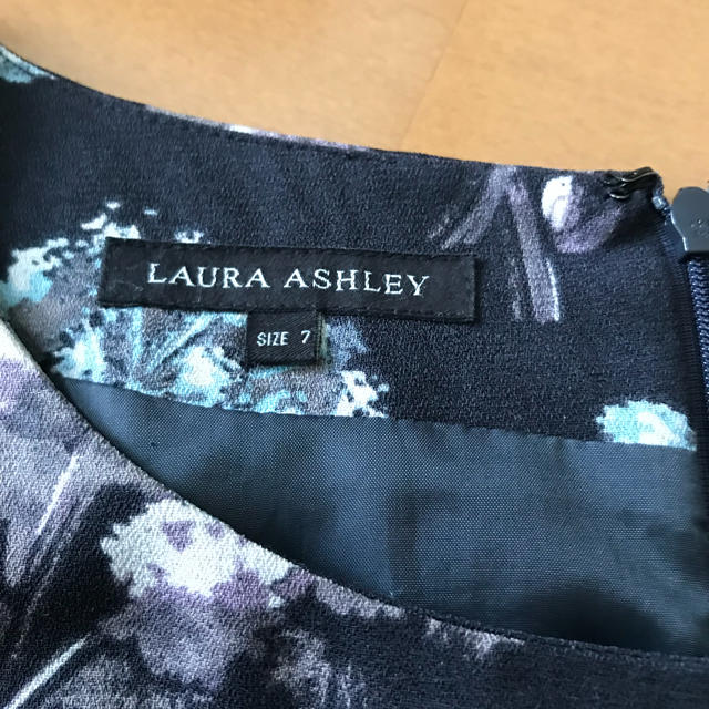 LAURA ASHLEY(ローラアシュレイ)のローラ アシュレイ / ワンピース レディースのワンピース(ひざ丈ワンピース)の商品写真