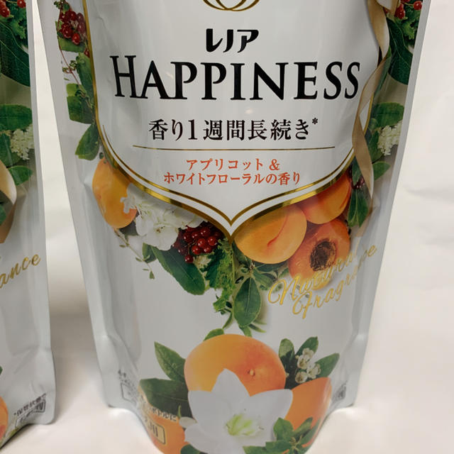 Happiness(ハピネス)のレノアハピネス アプリコット＆ホワイトフローラルの香り 詰め替え用 2個セット インテリア/住まい/日用品の日用品/生活雑貨/旅行(洗剤/柔軟剤)の商品写真