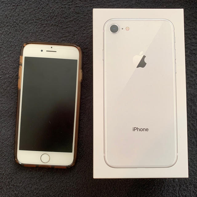 Apple(アップル)のiPhone8 白 256GB スマホ/家電/カメラのスマートフォン/携帯電話(スマートフォン本体)の商品写真