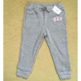 ベビーギャップ(babyGAP)のタグ付新品   baby gap  グレー スウェットパンツ 95(パンツ/スパッツ)