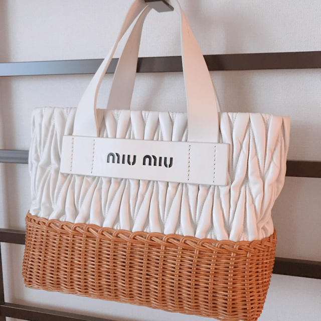 1月中頃までミュウミュウ  miu miu マテラッセ カゴバッグ