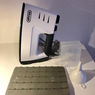 デロンギ(DeLonghi)のデロンギ ボイラー内蔵型スチームアイロン(アイロン)