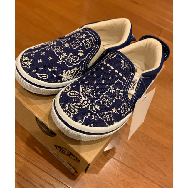 VANS(ヴァンズ)の子供用スリッポン【vans】 キッズ/ベビー/マタニティのキッズ靴/シューズ(15cm~)(スニーカー)の商品写真