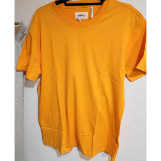 FEAR OF GOD(フィアオブゴッド)のESSENTIALS Tシャツ yellow サイズM メンズのトップス(Tシャツ/カットソー(半袖/袖なし))の商品写真