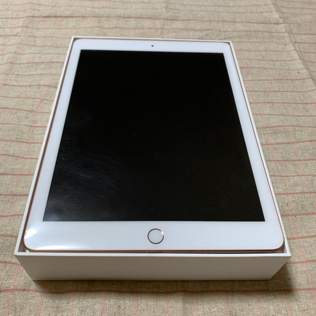 Apple iPad 第6世代 GB ゴールド Wi Fiモデル   タブレット