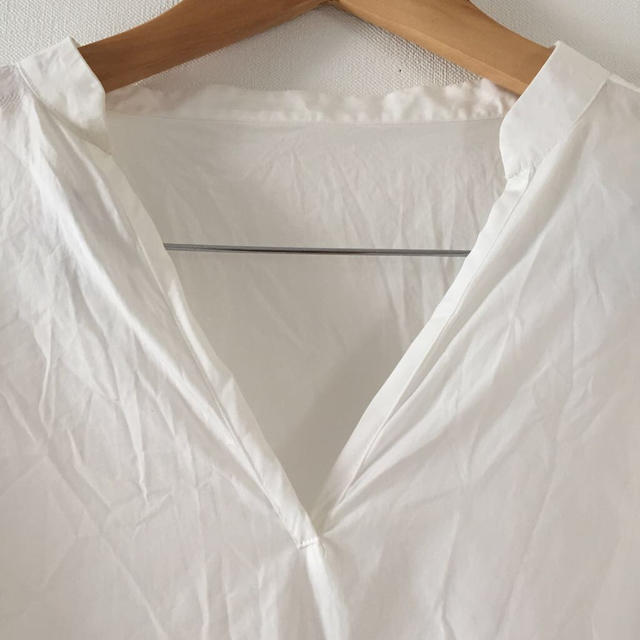 Adam et Rope'(アダムエロぺ)のアダムエロペの白シャツ レディースのトップス(シャツ/ブラウス(半袖/袖なし))の商品写真