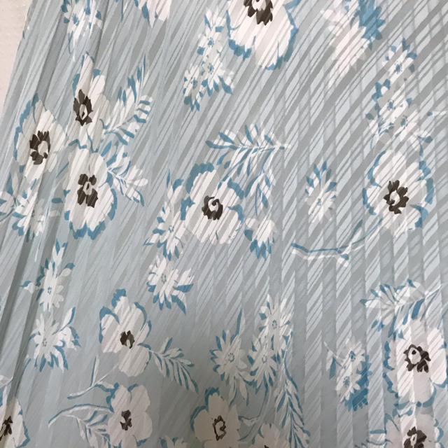 kumikyoku（組曲）(クミキョク)の組曲 花柄 プリーツ スカート レディースのスカート(ひざ丈スカート)の商品写真