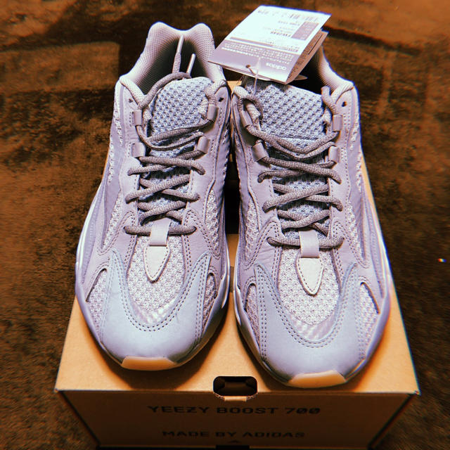 YEEZY BOOST 700 V2 INERTIA - スニーカー