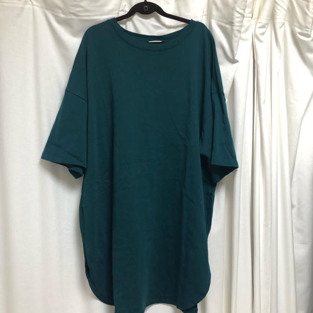 GU(ジーユー)のロングTシャツ レディースのトップス(Tシャツ(半袖/袖なし))の商品写真